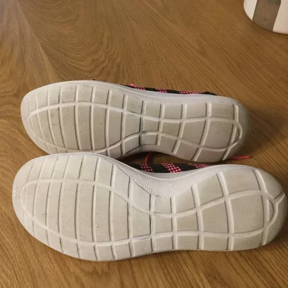 Running Shoes - Picture 7 of 8